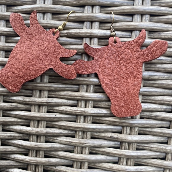 Steer head cow long horn leather earrings. - Picture 4 of 4